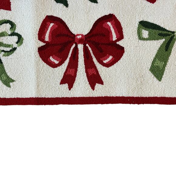 Loloi BOWS Hooked Holiday Rug 27x45 Red Green White Christmas Decor New - Picture 3 of 10